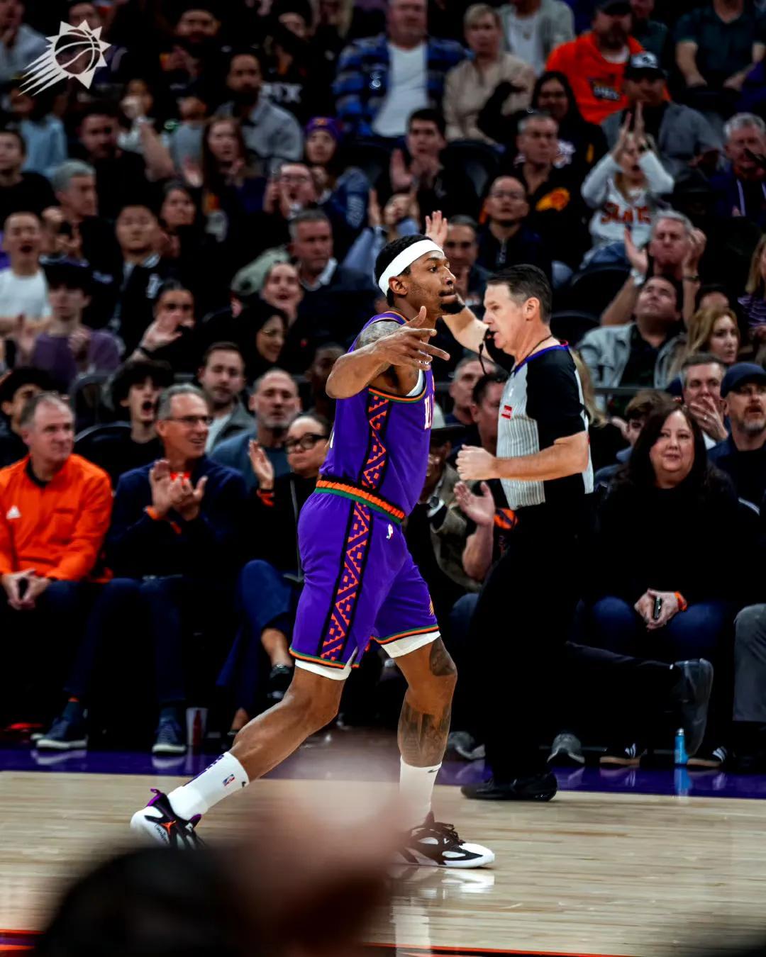 开云体育入口-太阳队发挥稳定，球队赢得连胜征战西部