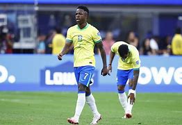 巴萨官方确认前锋维尼修斯遭受重伤的简单介绍