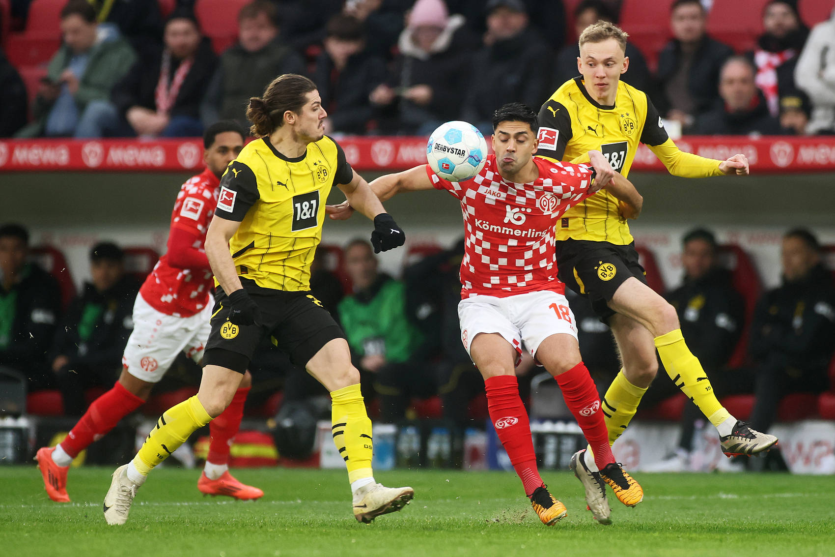 开云体育-美因茨球队客场战胜对手，积分榜上升