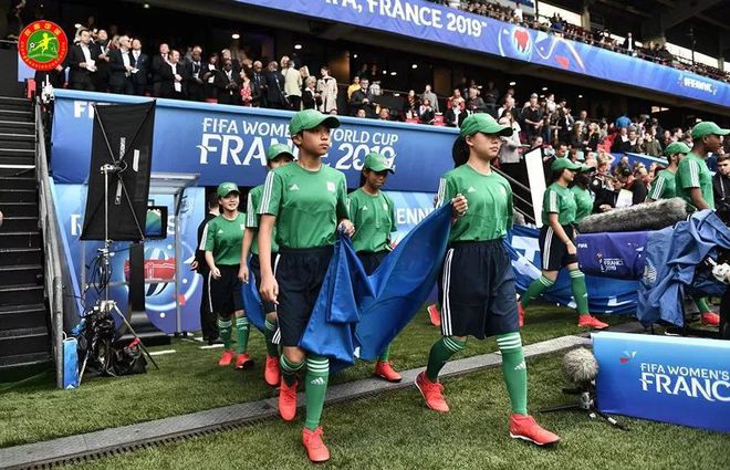 世界女足大赛绽放光芒,中外球员齐聚一堂 世界女足大赛绽放光芒,中外球员齐聚一堂