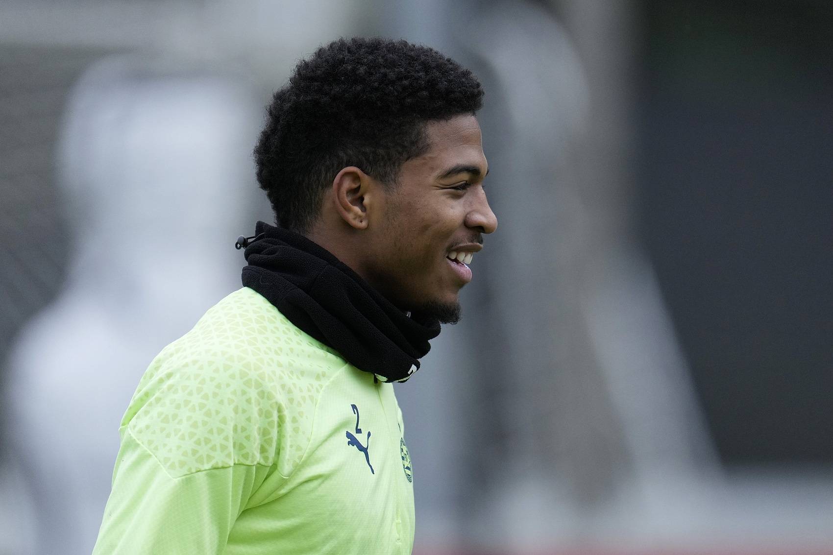 伯恩利后卫因不当行为被罚重罚款的简单介绍 伯恩利后卫因不当行为被罚重罚款的简单介绍