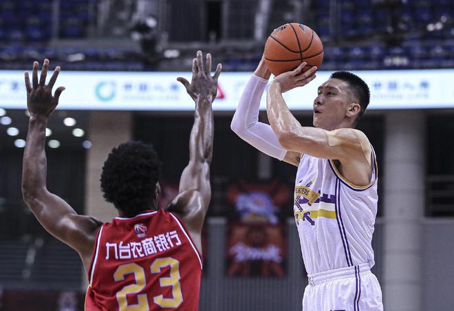 巨人之争再次上演，球员实力对决