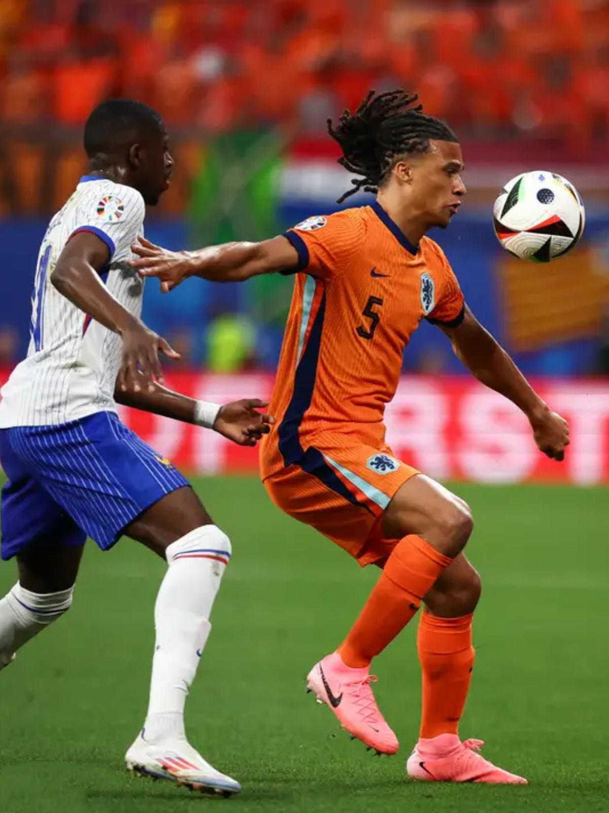 乌克兰vs奥地利,比赛现场热闹非凡的简单介绍 乌克兰vs奥地利,比赛现场热闹非凡的简单介绍