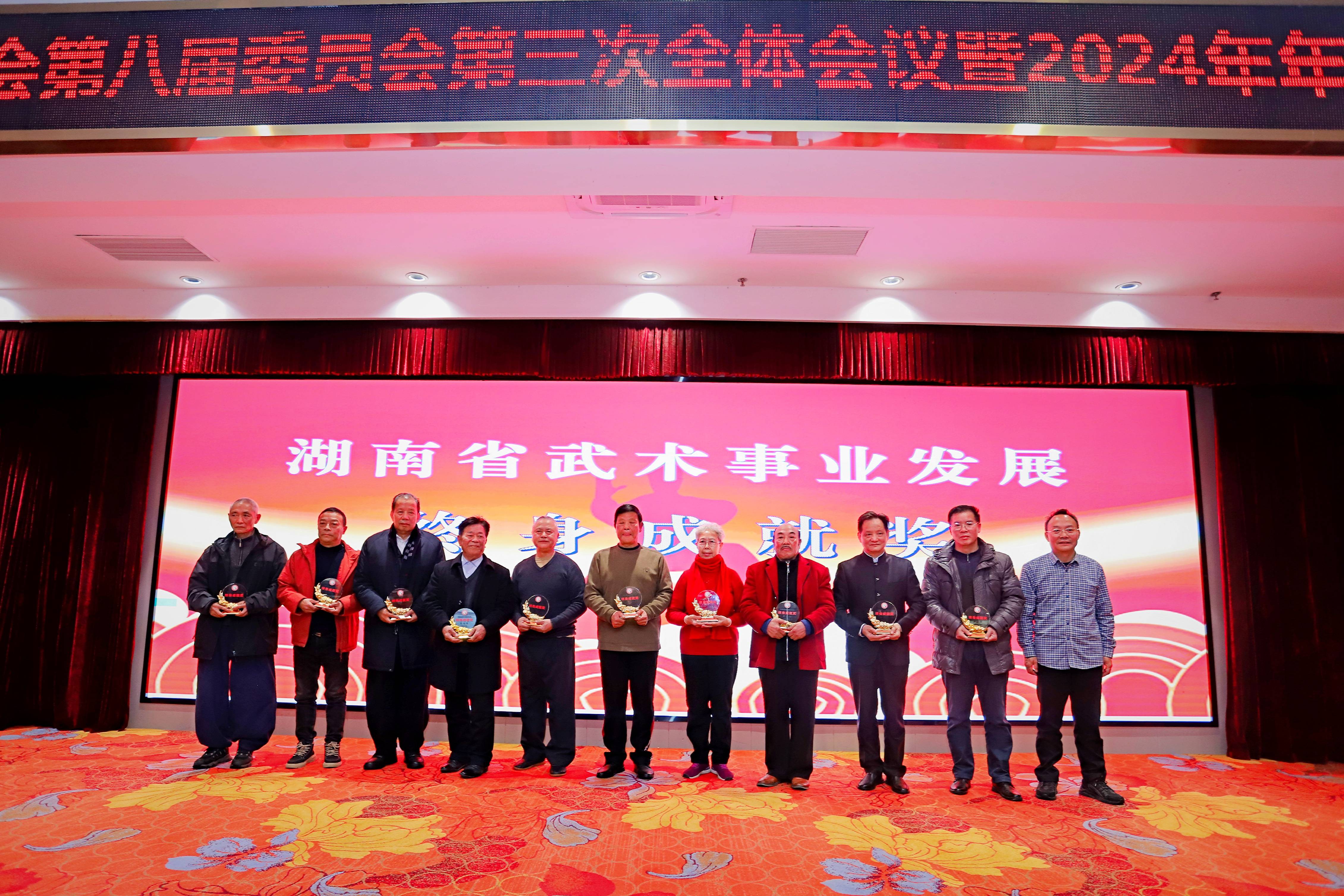 武术新星夺得冠军,风采独具赛场的简单介绍 武术新星夺得冠军,风采独具赛场的简单介绍