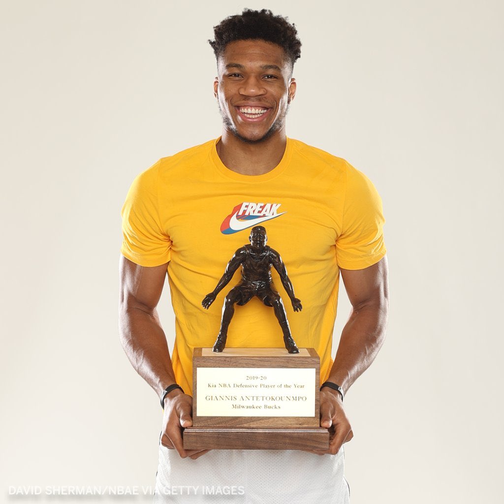 雄鹿队球星展示DIY手工技巧,收获众多粉丝支持 雄鹿队球星展示DIY手工技巧,收获众多粉丝支持