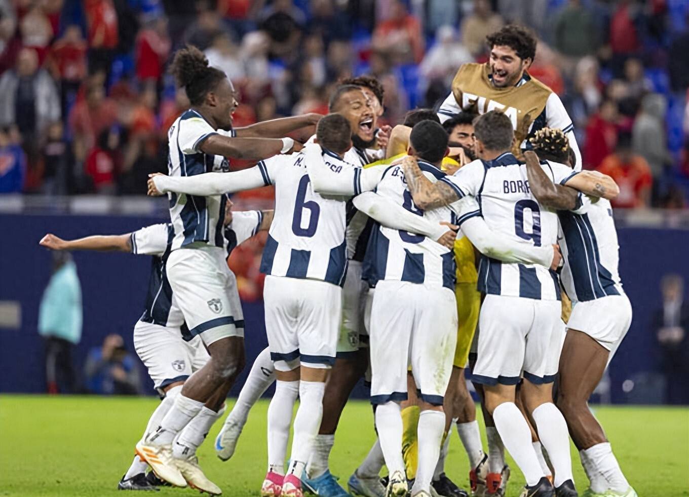 国际足球赛事在欧洲持续激烈展开