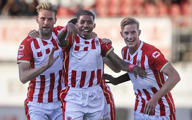 尼奥尔主场迎战里尔,双方争取胜利 尼奥尔主场迎战里尔,双方争取胜利