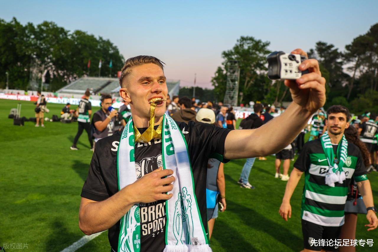 开云APP-曼城后卫温菲耶德神助攻，帮助球队领先