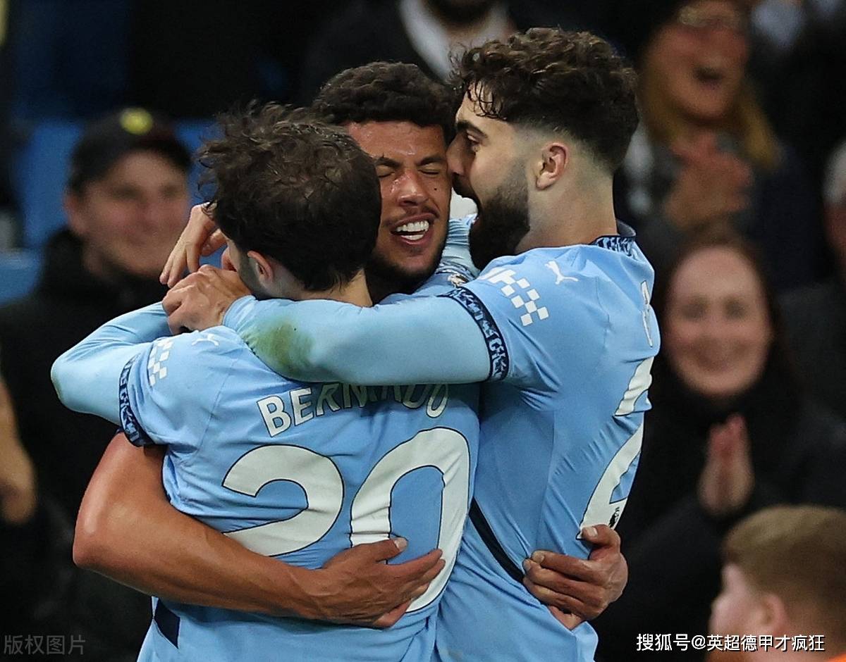 曼城后卫温菲耶德神助攻,帮助球队领先 曼城后卫温菲耶德神助攻,帮助球队领先