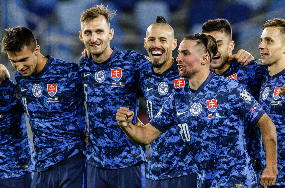 斯洛伐克豪取三分,晋级仍存一线希望 斯洛伐克豪取三分,晋级仍存一线希望