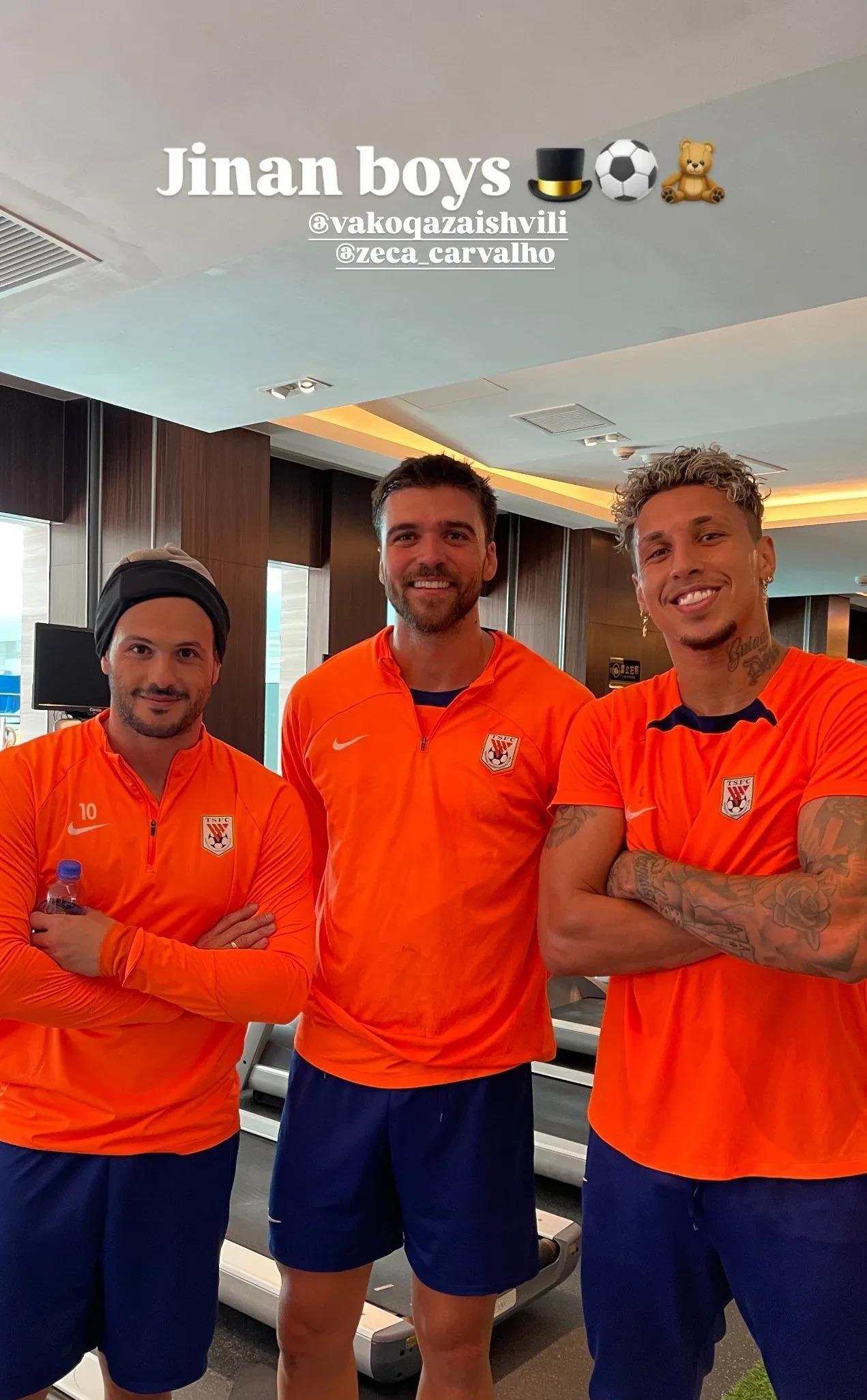 外援表现抢眼,球队轻松取胜晋级下一轮 外援表现抢眼,球队轻松取胜晋级下一轮