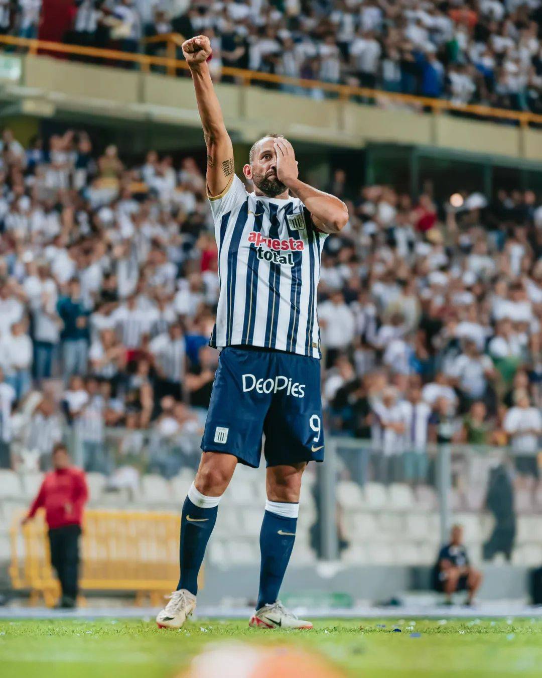 梅开二度!卡瓦尼助巴黎绝杀 梅开二度!卡瓦尼助巴黎绝杀