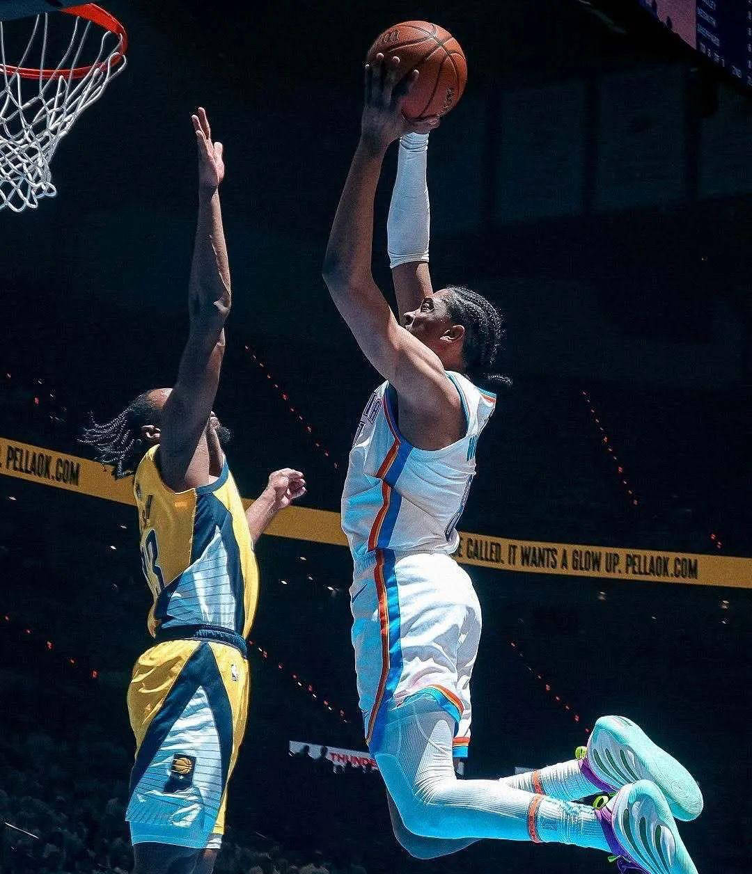 昨晚的NBA赛事现场精彩揭幕，球员表现抢眼