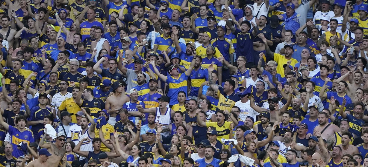 开云体育下载-狂热球迷齐聚，助力球队继续冲刺！的简单介绍