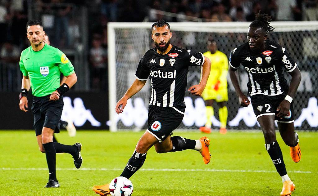 甘冈客场战平昂热，双方握手言和