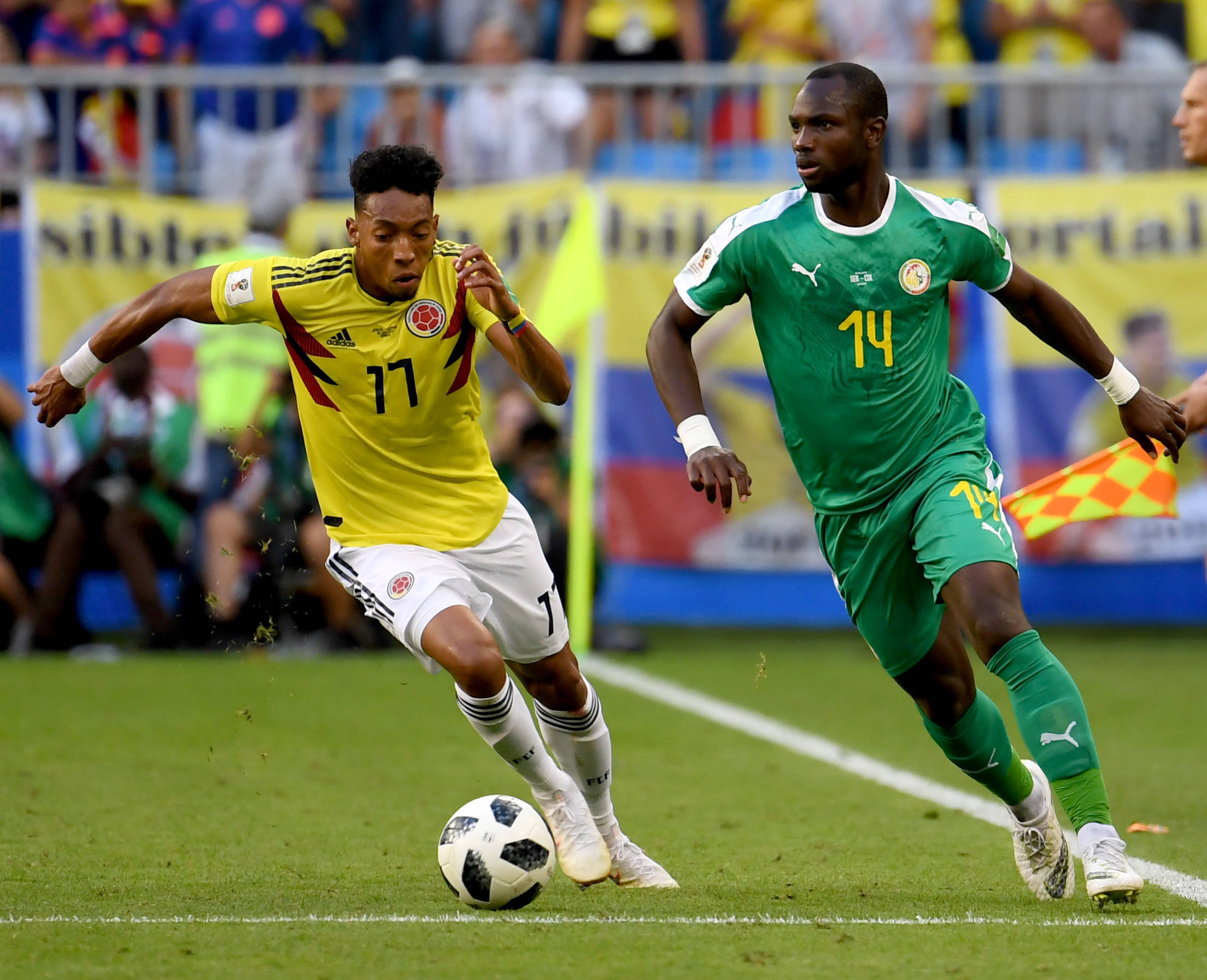 精彩瞬间回顾!足球赛事燃情上演! 精彩瞬间回顾!足球赛事燃情上演!