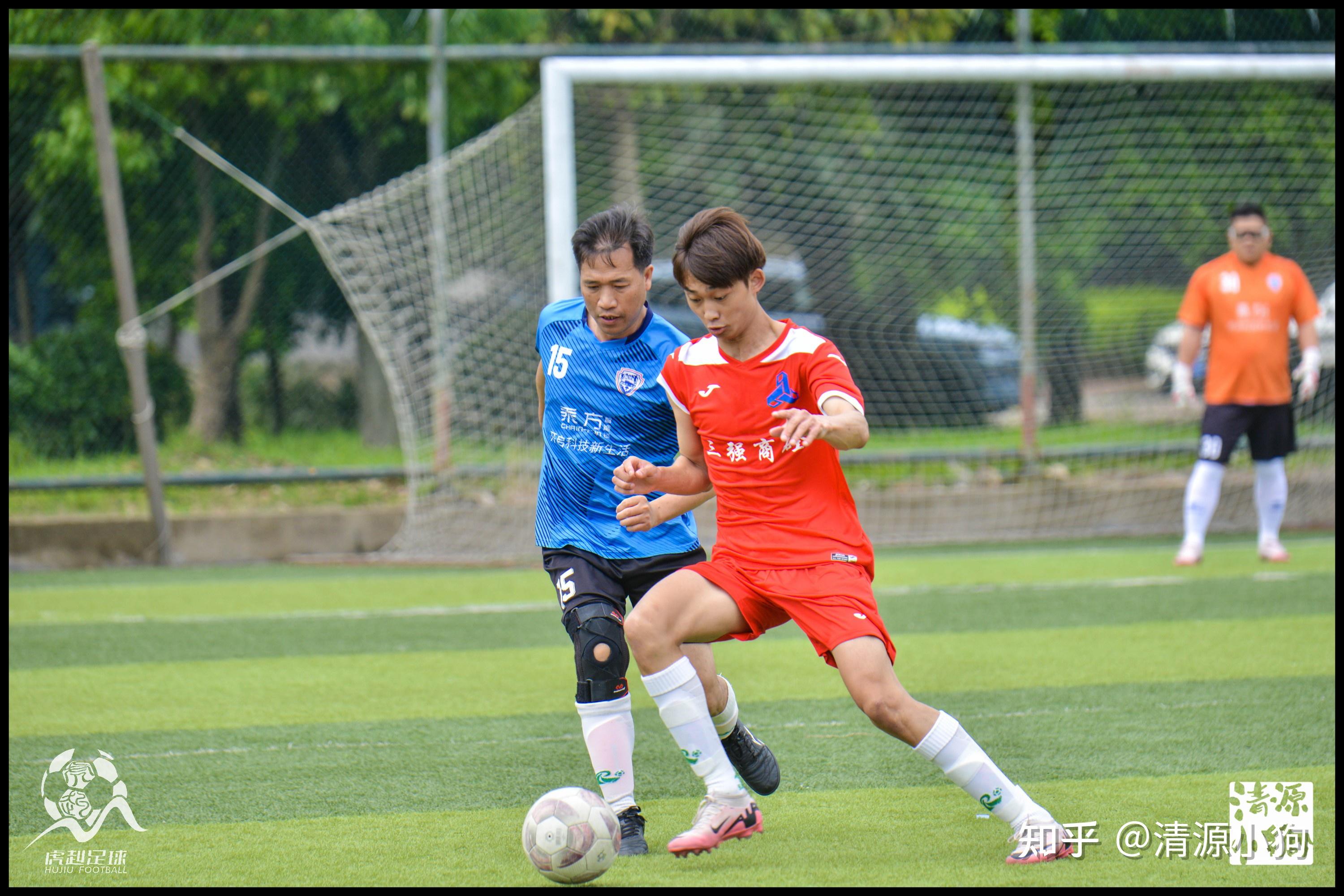 国内足球联赛呈现激烈对抗,球员实力大比拚 国内足球联赛呈现激烈对抗,球员实力大比拚