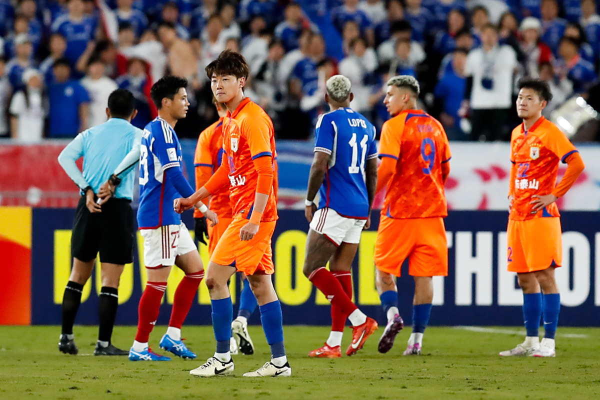 荷兰队遭遇西班牙逆袭,遭遇困境 荷兰队遭遇西班牙逆袭,遭遇困境