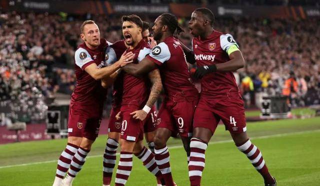 南安普顿力争逆袭西汉姆,实力对决谁能称霸? 南安普顿力争逆袭西汉姆,实力对决谁能称霸?