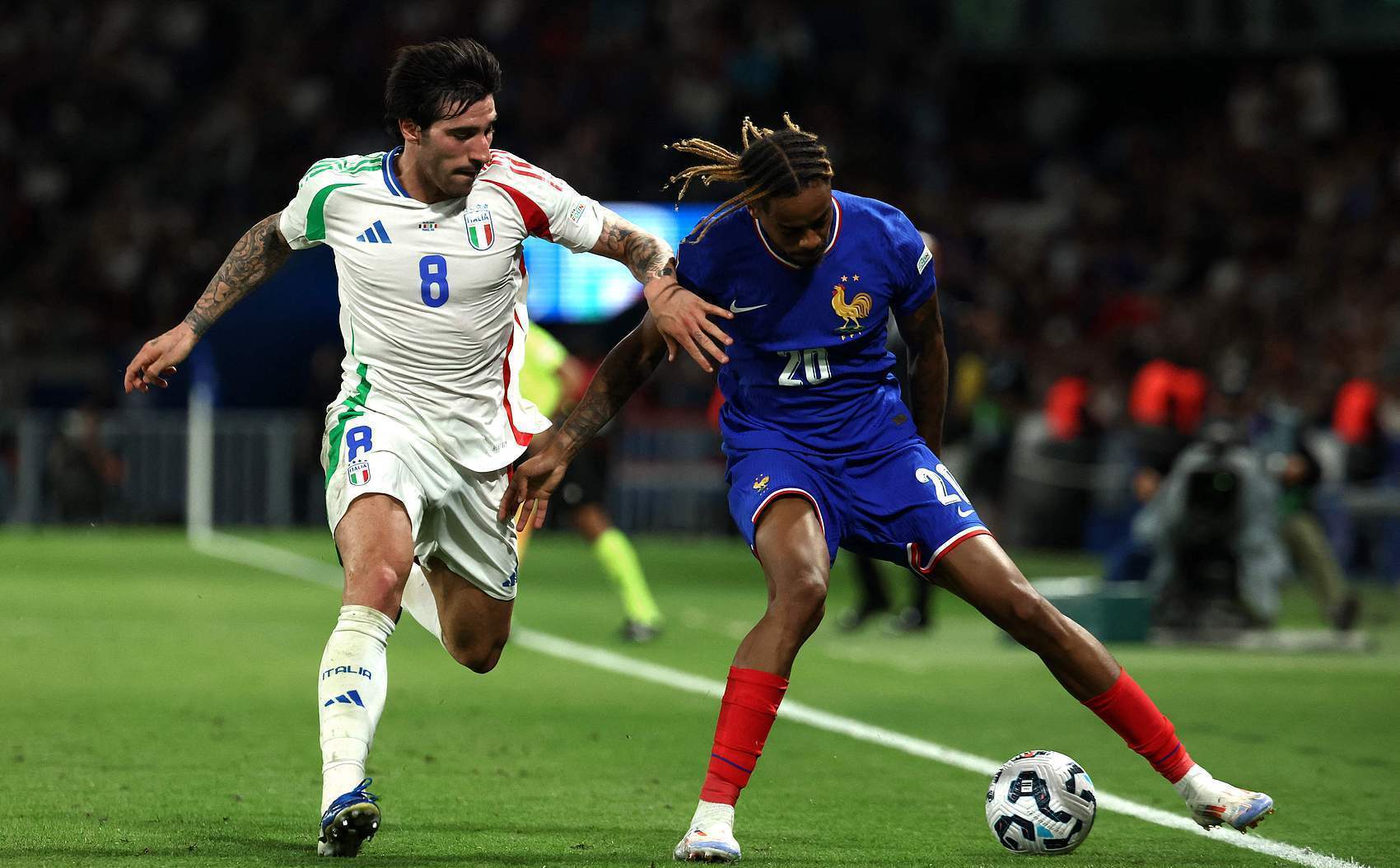 开云APP-欧国联赛冠军归谁？豪门对阵擦出火花