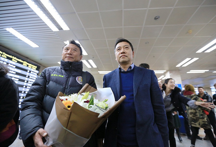 开云体育官网-黑龙江FC球迷大规模涌入球场，为球队加油助威