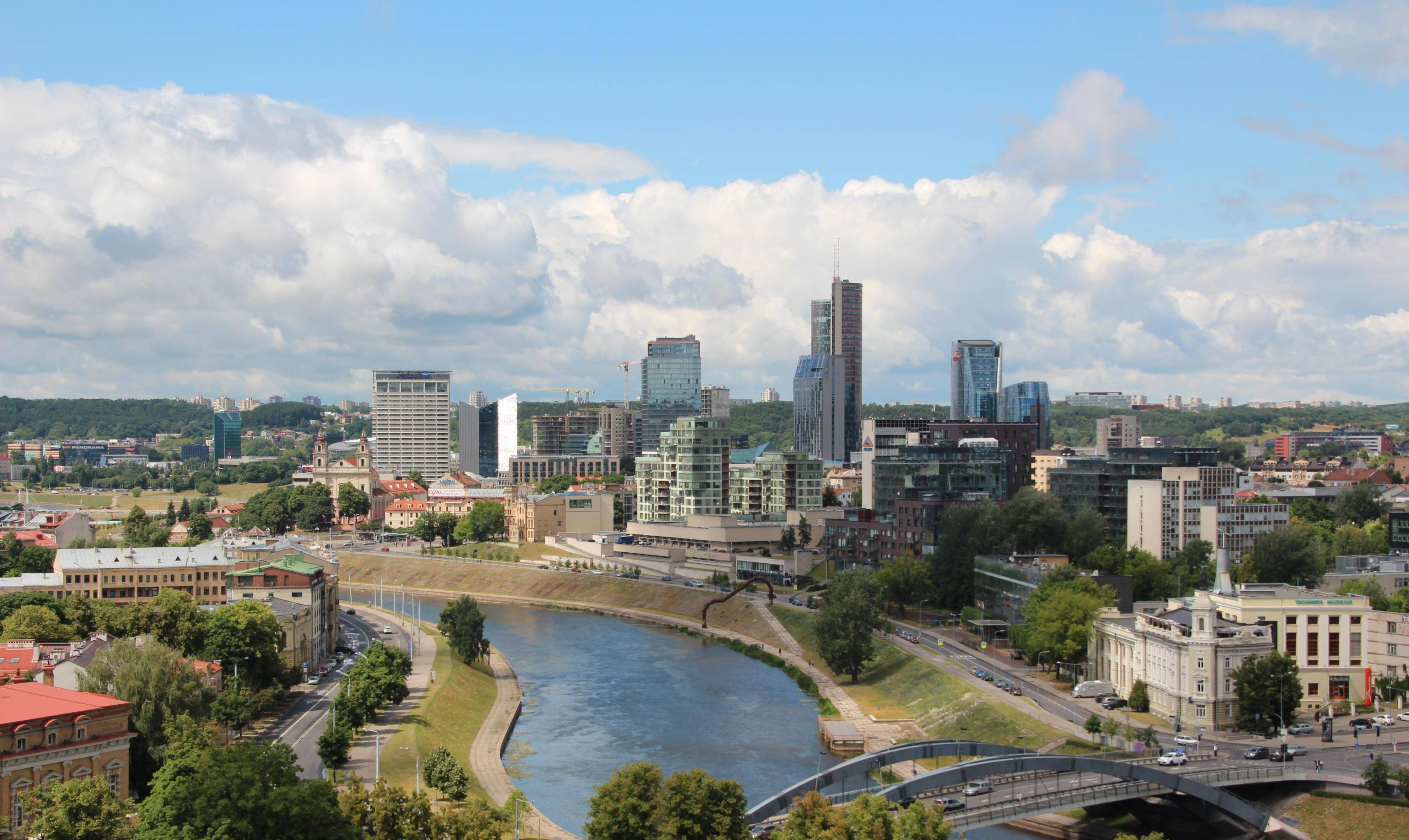 包含意大利客场零封立陶宛，2-0胜立陶宛的词条