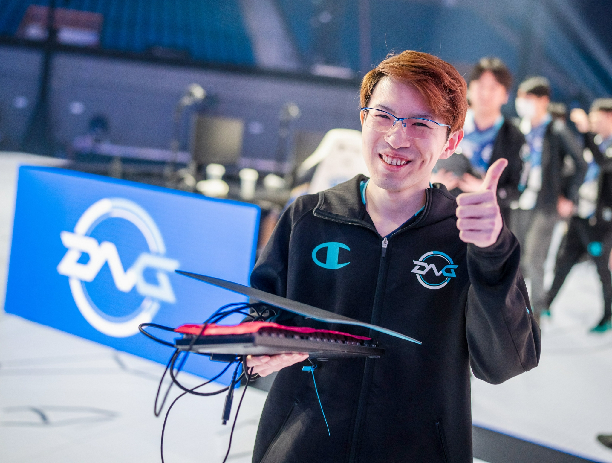 开云平台-EG血洗DFM，Doinb开启传奇时刻强强对话入围赛，点燃全场激情的简单介绍