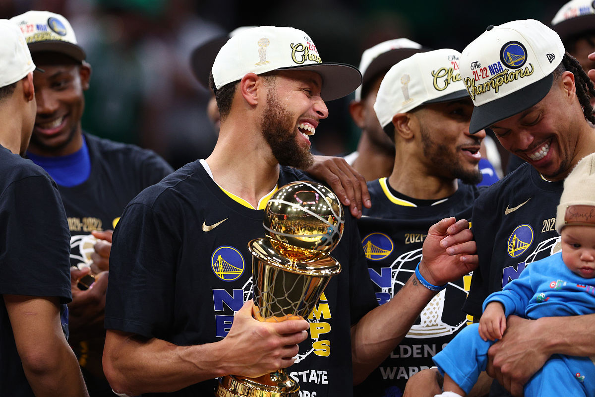 勇士驚險奪勝,熱烈慶祝完美表現 勇士驚險奪勝,熱烈慶祝完美表現