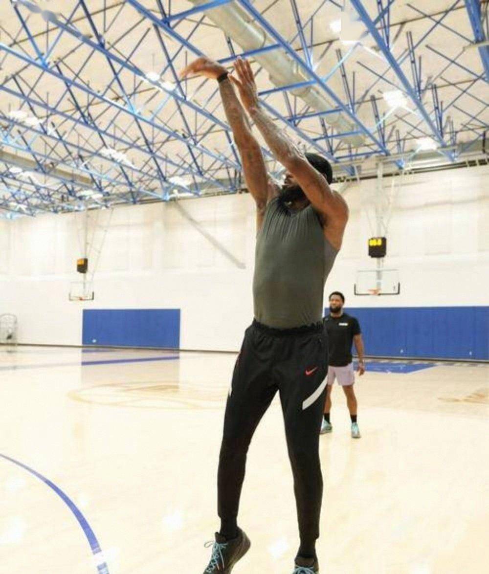 湖人核心球员状态回升,球队备战充满信心 湖人核心球员状态回升,球队备战充满信心