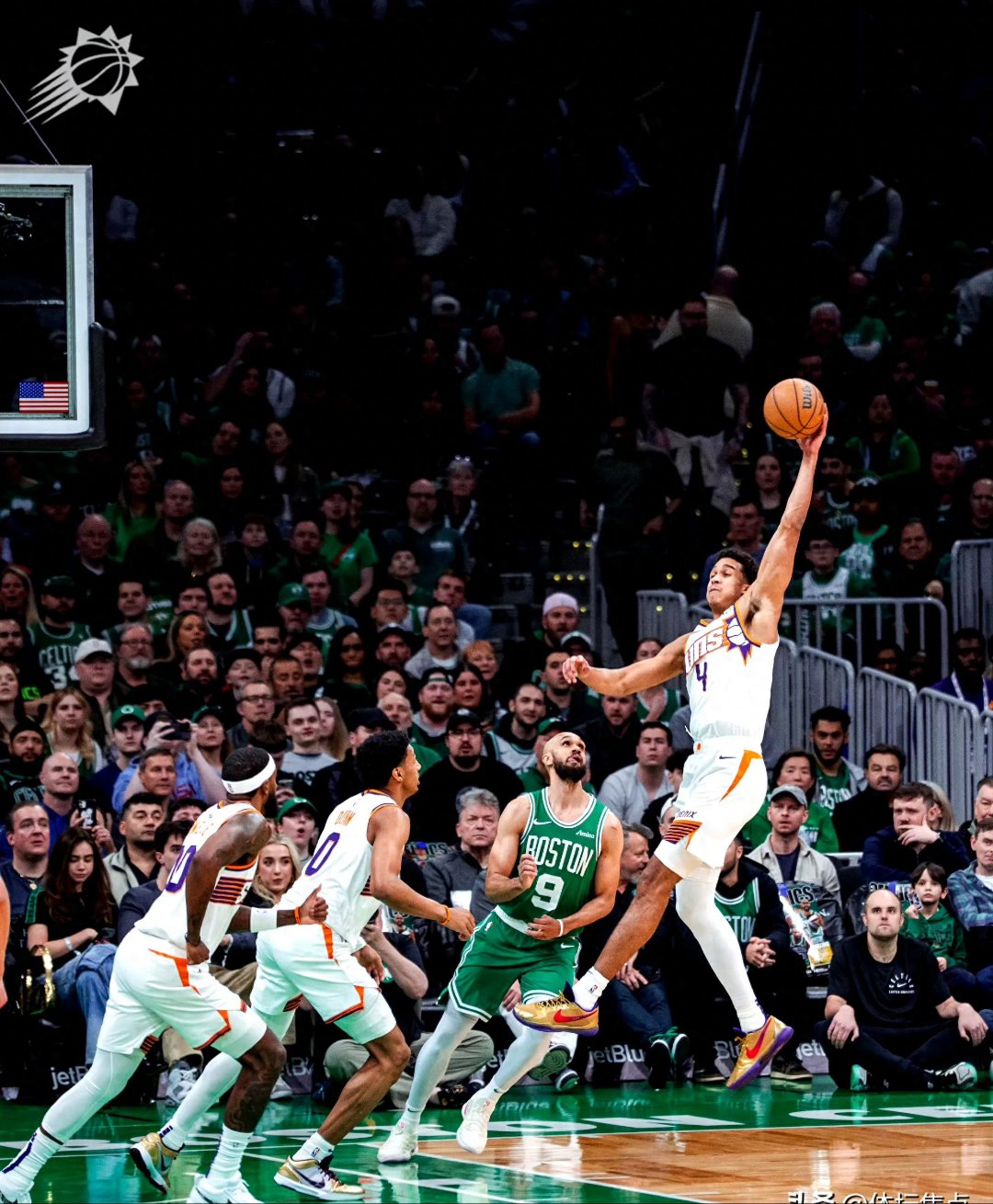 开云体育中国-关于太阳胜开拓者，一举晋级季后赛次轮的信息