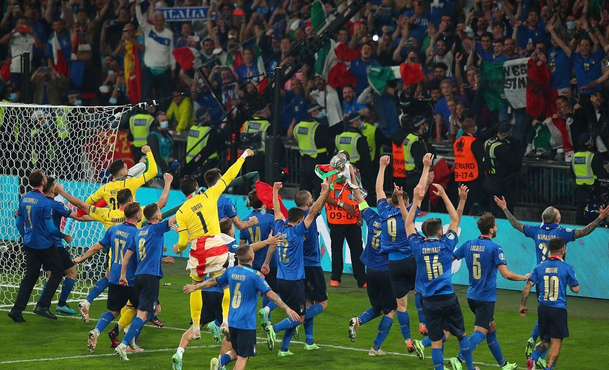 开云体育在线-欧洲运动员团队接连取得胜利，士气高涨