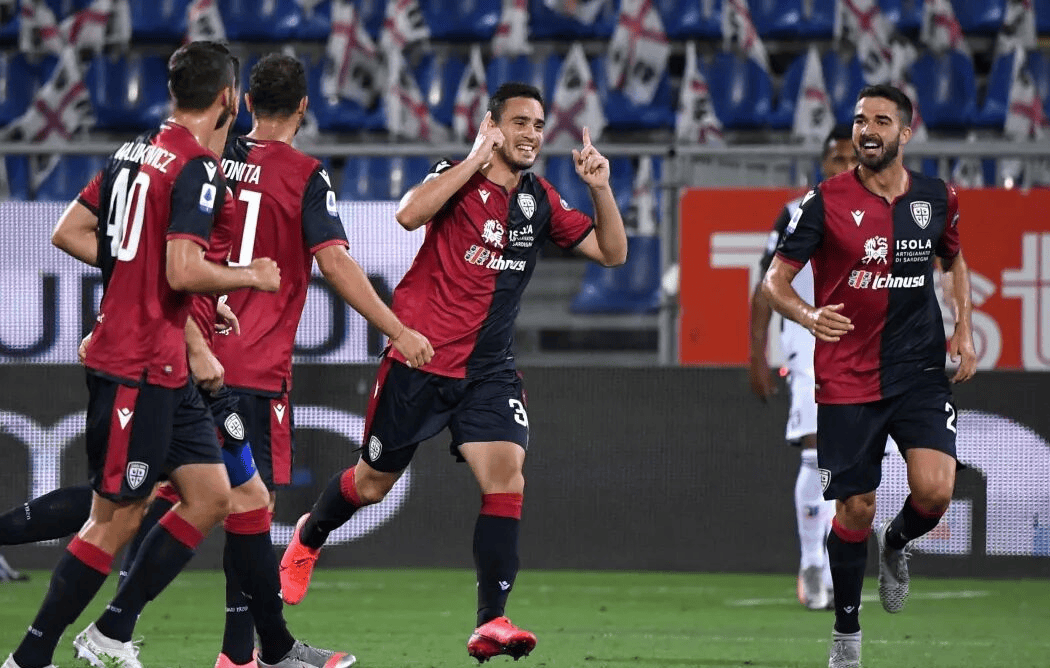 意甲比赛中深情庆祝的瞬间,鼓舞球队信心 意甲比赛中深情庆祝的瞬间,鼓舞球队信心