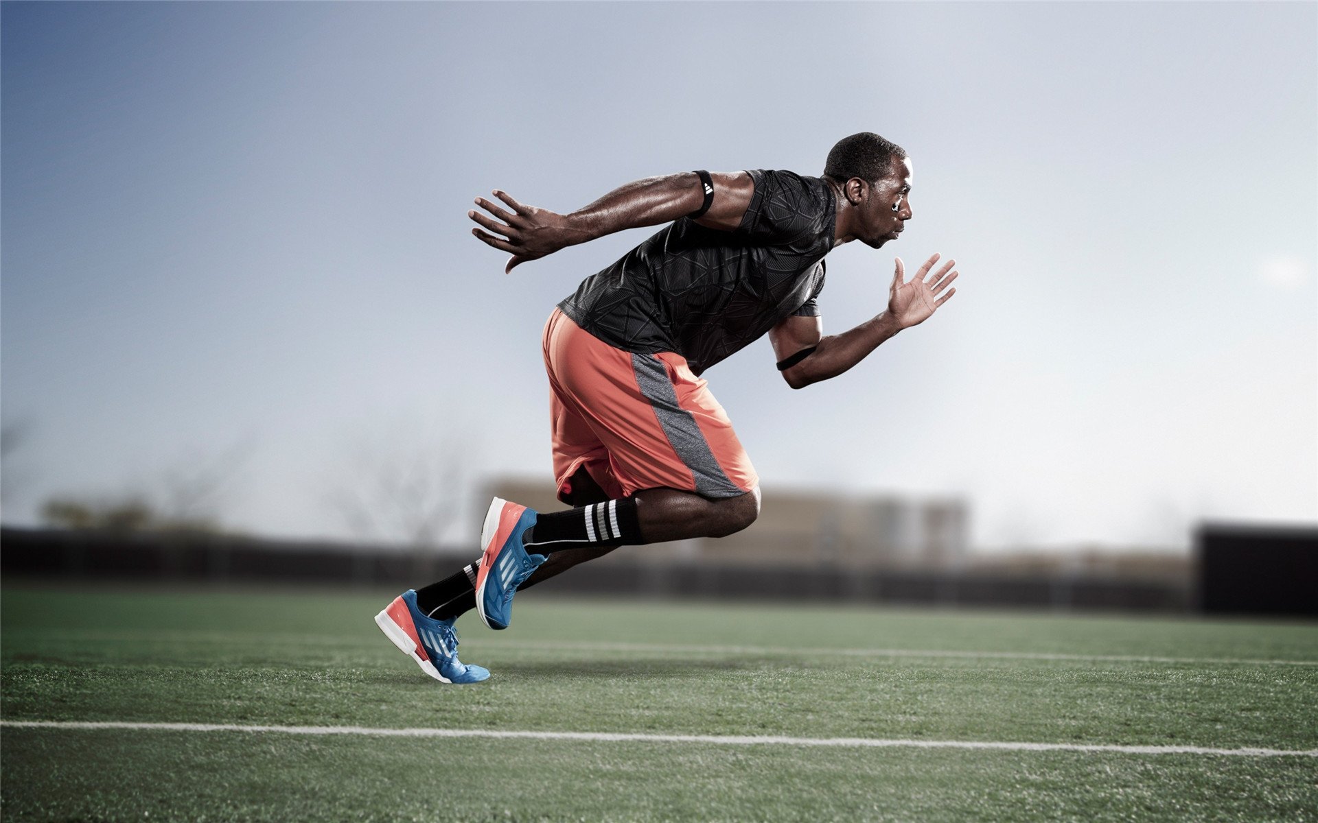 铁索横江，当霍勒迪的阴影笼罩球场，进攻便是原罪