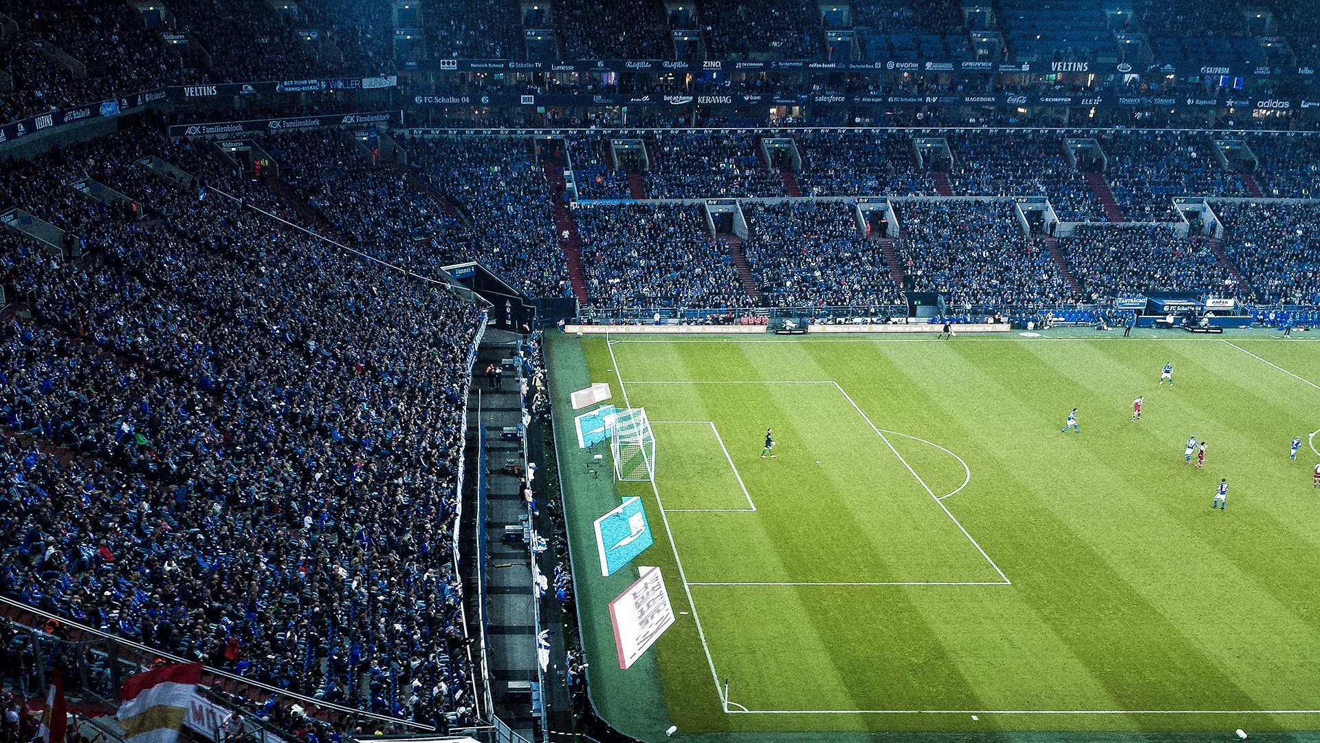 开云下载-新王加冕，红牛二队逆袭，皮亚斯特里惊世首秀撼动红色王朝